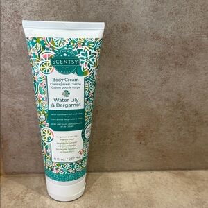 Scentsy- Water Lily & Bergamot